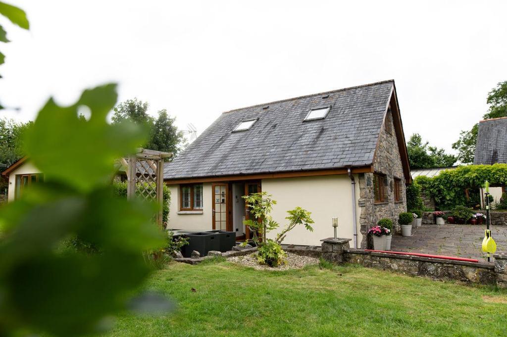 The Anchorage & The Tackleshed Hotel Llancarfan Room photo