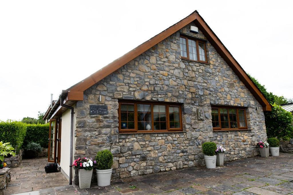 The Anchorage & The Tackleshed Hotel Llancarfan Room photo