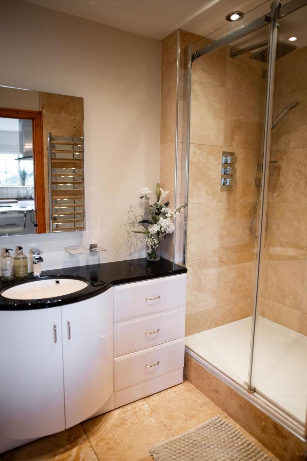 The Anchorage & The Tackleshed Hotel Llancarfan Room photo