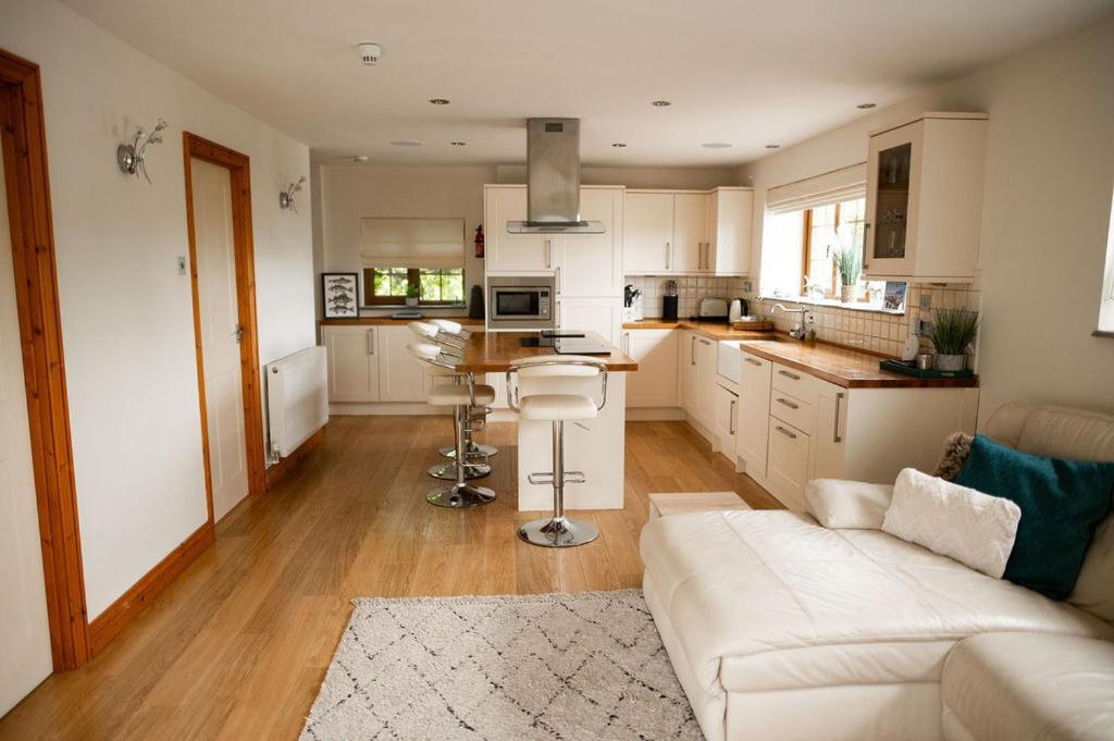 The Anchorage & The Tackleshed Hotel Llancarfan Room photo