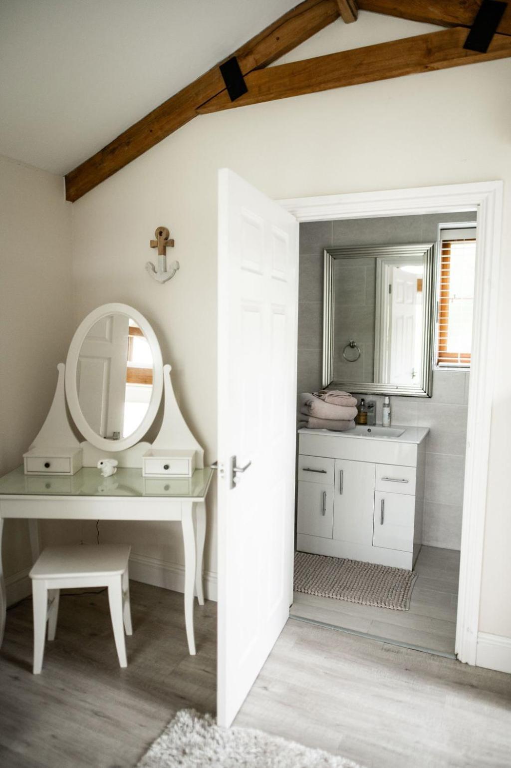 The Anchorage & The Tackleshed Hotel Llancarfan Room photo
