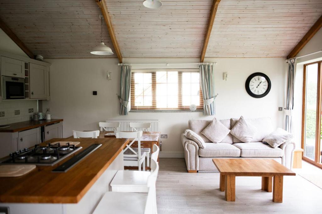 The Anchorage & The Tackleshed Hotel Llancarfan Room photo