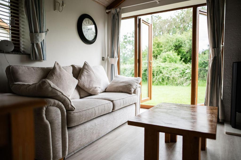 The Anchorage & The Tackleshed Hotel Llancarfan Room photo